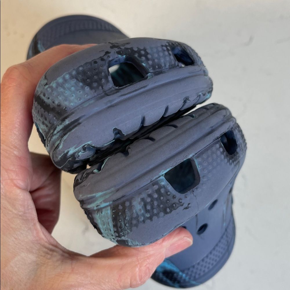 KIDS' CROCS LITTLE KID CLASSIC MARBLED 2 CLOGS Blue Swirl Clog Shoes Size 13 - Picture 5 of 17